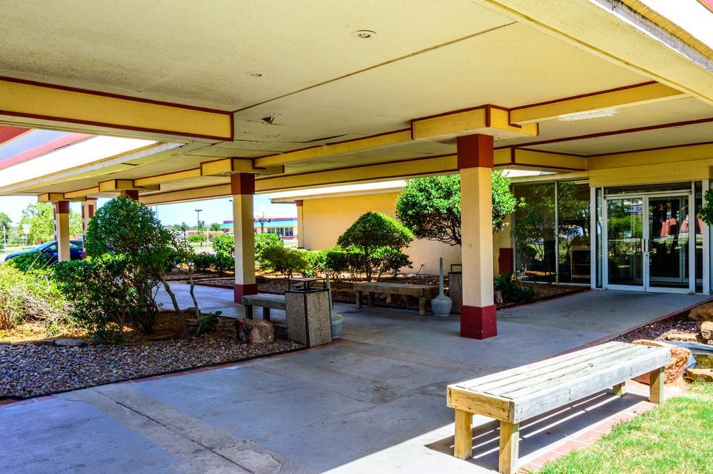 Executive Inn Hotel And Conference Center Lawton Exterior photo